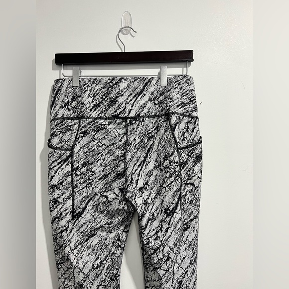 All in Motion Leggings Sz. M - Picture 6 of 9